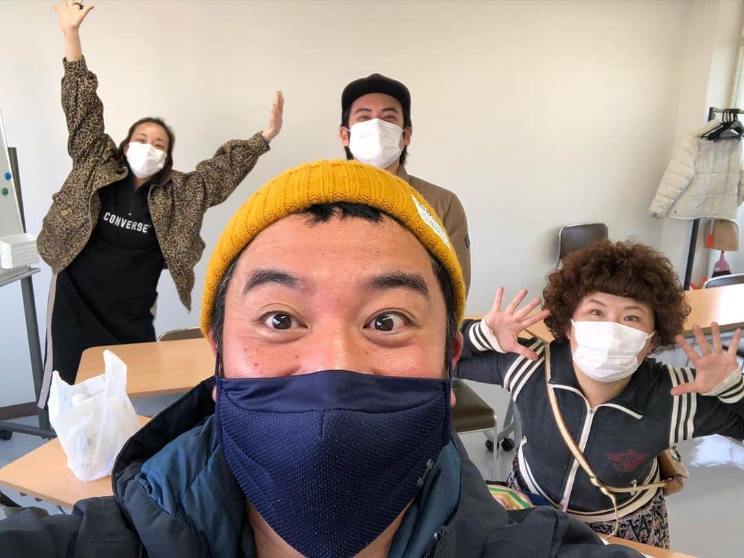 与座よしあきのインスタグラム：「今日の[何でも一緒に考える]はコントユニット順風男女さん!これからの配信やら色々考える!でした!面白かったー!皆んなで話して色々出てくるアイディアが今後どうなっていくかのか!私のやつが採用されるのか⁉︎楽しみです! https://junpu-danjyo.com」