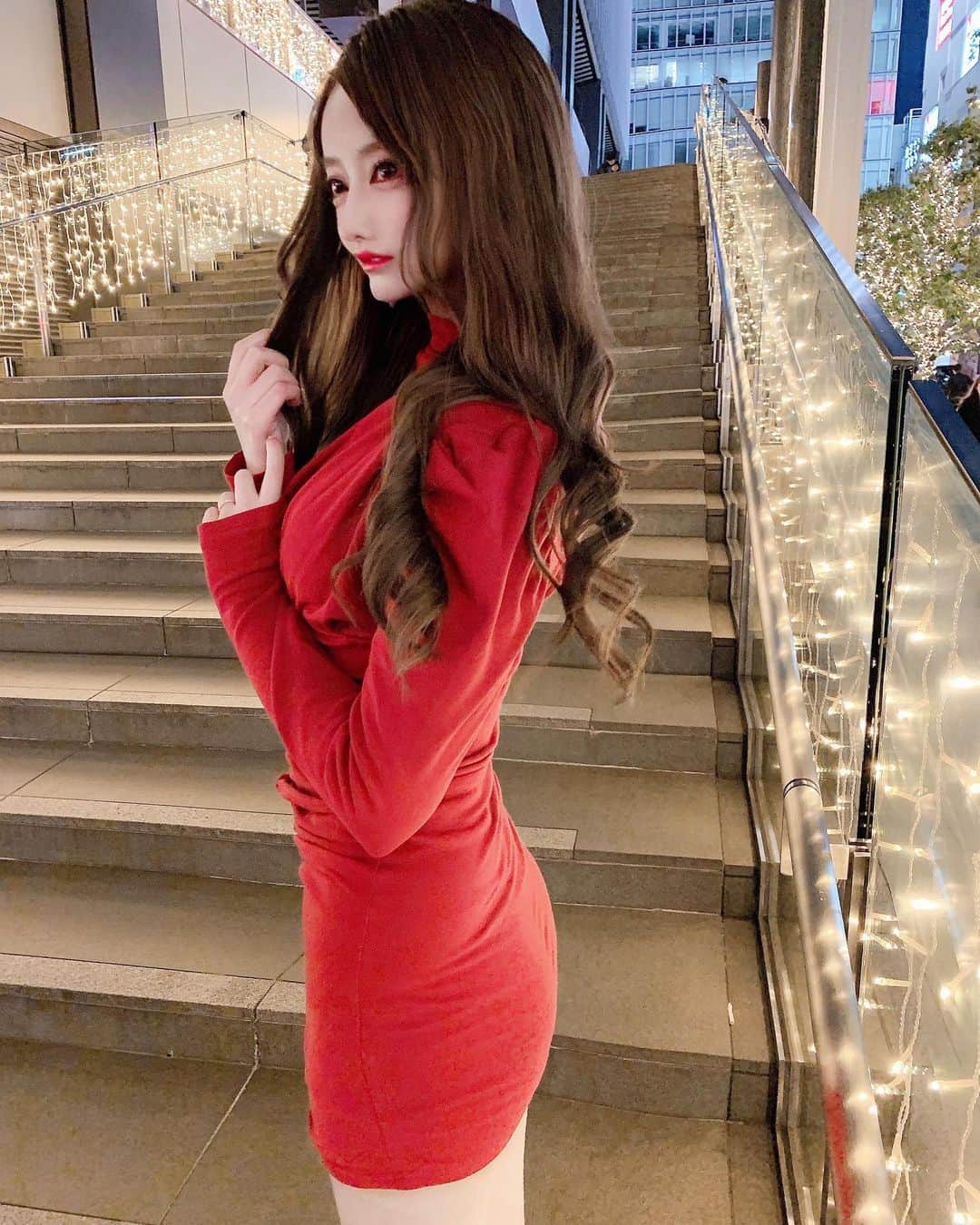 mireiさんのインスタグラム写真 - (mireiInstagram)「. 赤色のお洋服着たくなる時ある🥀♡ スタイル良く見えるしおすすめです🌙 (@selectshop_mieux ) . #セレクトショップ #selectshopmieux #セレクトショップミュー」2月25日 15時28分 - mirei.501
