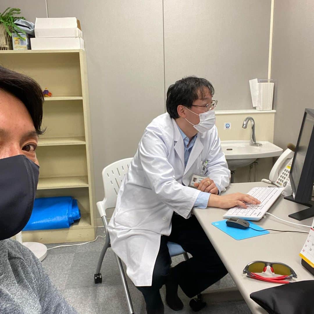 川﨑宗則さんのインスタグラム写真 - (川﨑宗則Instagram)「心療内科の浅野先生との、トレーニング🧘‍♂️今日は、怒りと痛みの関係の話でした。みんな、♨️っくり、♨️ったりね。チェスト！」2月25日 15時43分 - mune.kawasaki.official