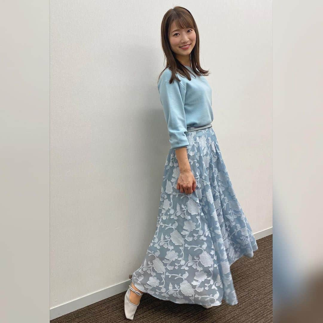 安藤萌々さんのインスタグラム写真 - (安藤萌々Instagram)「今日の18:45〜20:00 くりぃむしちゅーの ハナタカ！優越館  新コーナーに出させて頂きました👃   思わず、一緒に挑戦したくなる新コーナーです✨   私は唐揚げが好きなので… から揚げの専門家軍団が教えたいハナタカな事実は見ているだけでお腹が空きました🤤 是非見てください😋🌸   トップス  STRAWBERRY FIELDS @strawberry_fields_official  スカート RANDA @randa_pic  アクセサリー NOIR DE POUPEE @noirdepoupee_official   シューズ RANDA @randa_pic   #春コーデ #フェミニン #外ハネ #バラエティ #ハナタカ #初めて #ootd #オーガンジー #透け感 #レース #スクエアトゥ #ニット #彩度 #くすみブルー #ピンクメイク #おしゃれさんと繋がりたい #骨格ウェーブ #骨格診断」2月25日 15時55分 - momo_ando_ex