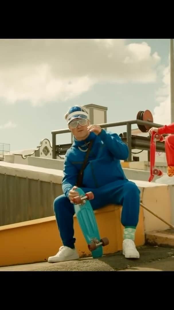 シェパードのインスタグラム：「This one was definitely a fan favourite.. check out the BTS of the music video with George's real life partner Kathleen and how they had a load of fun growing old together!! P.S. Only ONE more sleep until the album drops. ONE...MORE...SLEEP! (Or ZERO sleeps if you stay up till midnight 😉) Link in bio to pre order the album if you haven't already!」