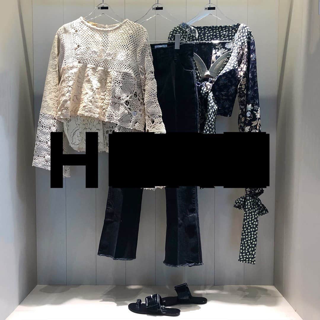 のインスタグラム：「＜MALION VINTAGE＞ CROCHET LACE TOP ¥42,900-(tax in) ＜LOVE stories＞ LAME BRA ¥10,230-(tax in) ＜Pheeny＞ FLARE DENIM ¥31,900-(tax in) ＜MALION VINTAGE＞ FLOWER CACHE-COEUR BLOUSE ¥49,500- ＜Definery＞ RING SANDAL for women ¥31,900-(tax in)   #H_beautyandyouth @h_beautyandyouth  #BEAUTYANDYOUTH #Unitedarrows #malionvintage #phebny #lovestories #definery」