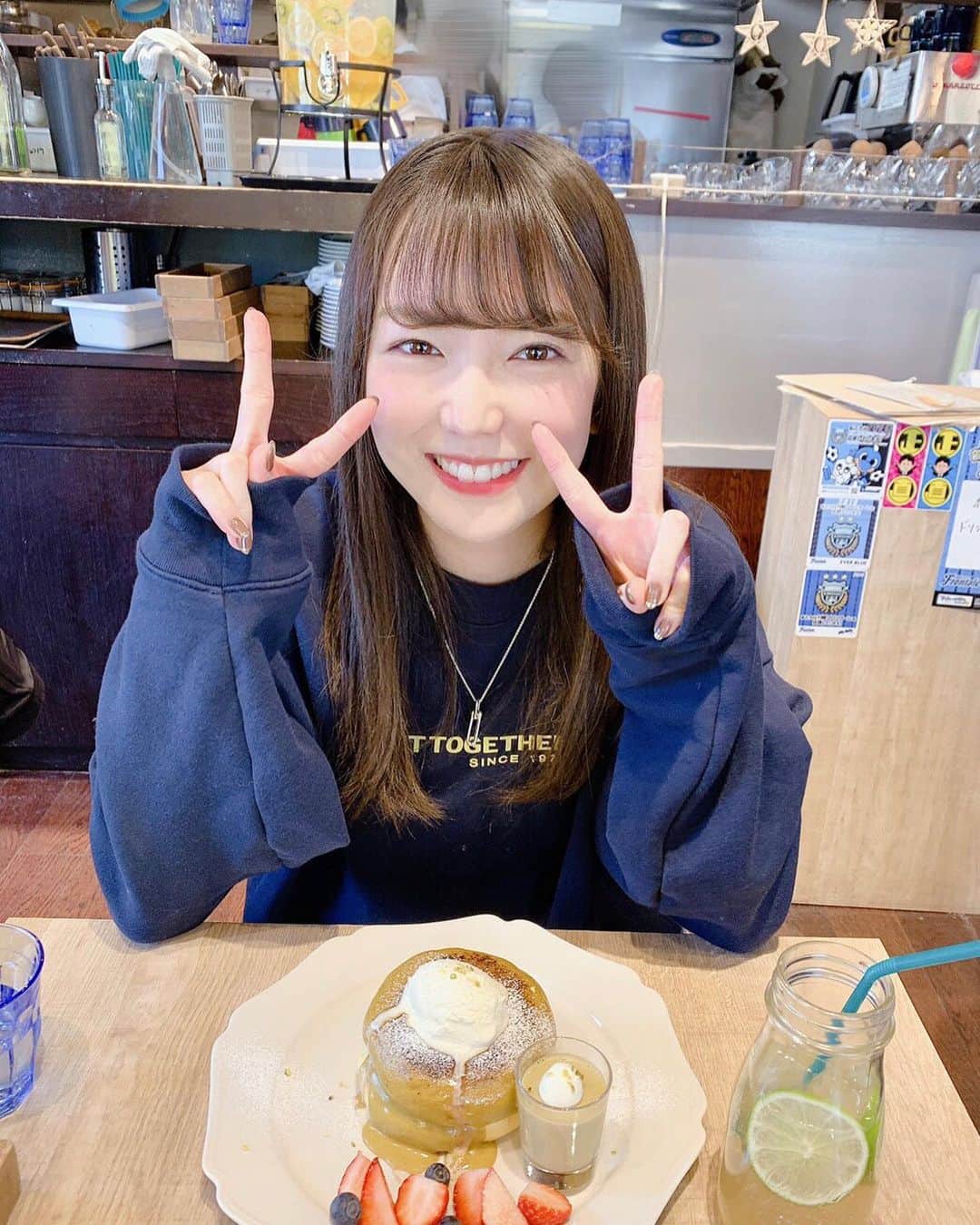 藤本かえでのインスタグラム：「パンケーキ活動🥞  なんと！！ 大好きな！ピスタチオのパンケーキ🥞  ピスタチオのプリンまで付いちゃって🥺🥺 濃厚濃厚幸せ🥺🥺🥺  #スリースターズパンケーキ さんにて、2月28日までの期間限定だそうなので、ピスタチオ好きの方々是非行ってみて〜😊  #パンケーキ巡り #ピスタチオスイーツ #ピスタチオ好き #ピスタチオパンケーキ #3starspancake」