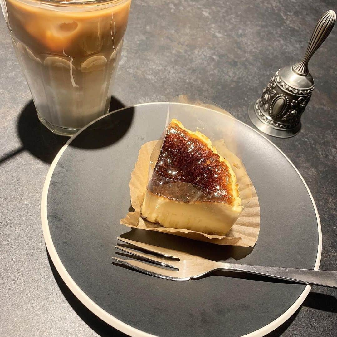 児玉祐莉乃さんのインスタグラム写真 - (児玉祐莉乃Instagram)「チーズケーキにハマり中🧀🍰  #江南カフェ#愛知カフェ巡り#カフェ巡り#☕️❤️ #チーズケーキ#cheesecake#バスクチーズケーキ」2月25日 16時14分 - yurinodesu