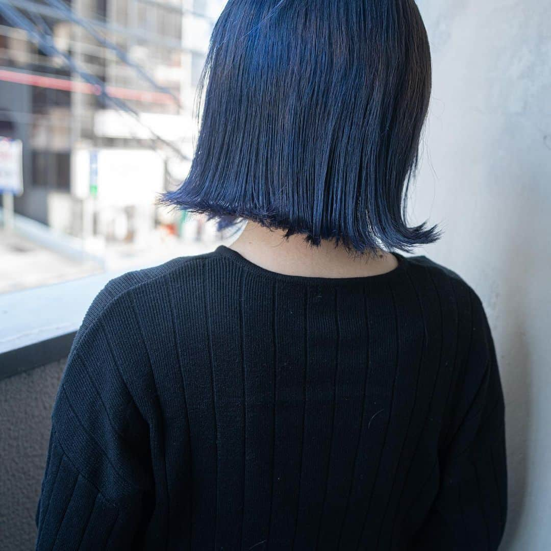 ヒロタテツヤさんのインスタグラム写真 - (ヒロタテツヤInstagram)「blue hair  オシャレなカラーやな〜📸 @trippy0116   color @takaichiyumeka   #ヘアアレンジ #ヘアスタイル #大阪美容室 #ヘアセット #波ウェーブ #ヘアアレンジ解説 #大阪ヘアアレンジ #ブリーチ #ヘアカタログ #ヘアアレンジ動画 #アレンジ動画 #ボブ #前撮り #後撮り #ボブアレンジ #出張ヘアメイク #ミディアムヘア #プレ花嫁 #紐アレンジ #花嫁ヘア #ウェディング #花嫁 #編みおろし#簡単ヘアアレンジ #ブライダル #セルフアレンジ #堀江美容室」2月25日 16時14分 - hirotetu68