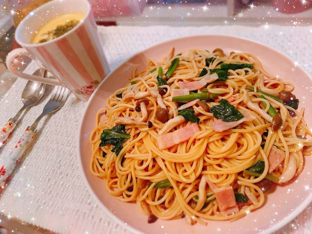 宇佐美あいりさんのインスタグラム写真 - (宇佐美あいりInstagram)「#あいりんクッキング 🐰💓和風パスタ🍝✨とコーンポタージュ🐷久々にパスタ作った♡本日もおいしかった😋しかしまた作りすぎてLサイズのお皿で2人前をペロリ😂やばたんわら　  #あいりんクッキング#和風パスタ#パスタ#Pasta#コーンスープ#作りすぎた#lサイズ#l size#desert#냉중화면#おいしかった#料理#手料理#自炊#自炊女子#クッキング#夜ご飯#晩御飯#夕食#おうちごはん#自分ご飯#요리#お腹ペコリン部#cooking#delicious#yummy#followme」2月25日 16時26分 - airi.usami_official