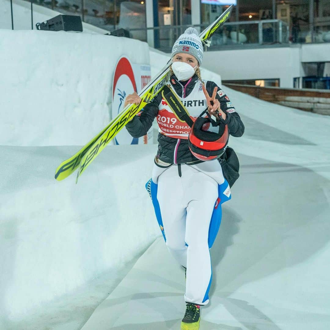 マーレン・ルンビのインスタグラム：「@oberstdorf2021. Kjørr🇳🇴💪🏼」