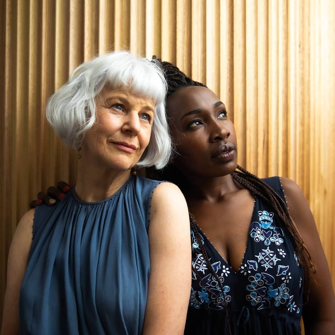 ミーガンパークのインスタグラム：「Future daydreaming // Jillian wears the Silk Belted Top (left) and Grace wears the Anya Silk Crepe Dress」