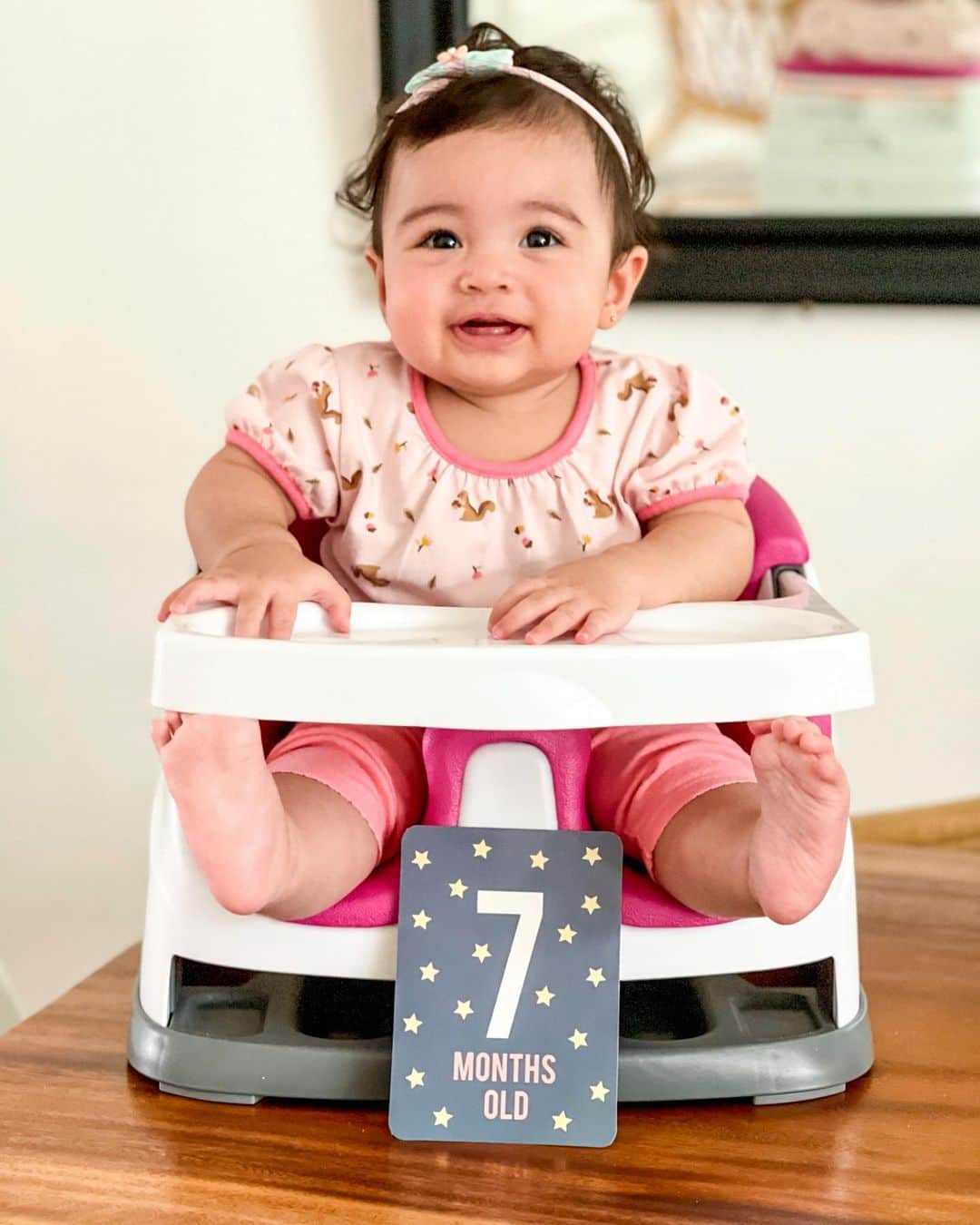 のインスタグラム：「Hi world, I am 7 months old today ❤️ #cararosekanayanainggolan」