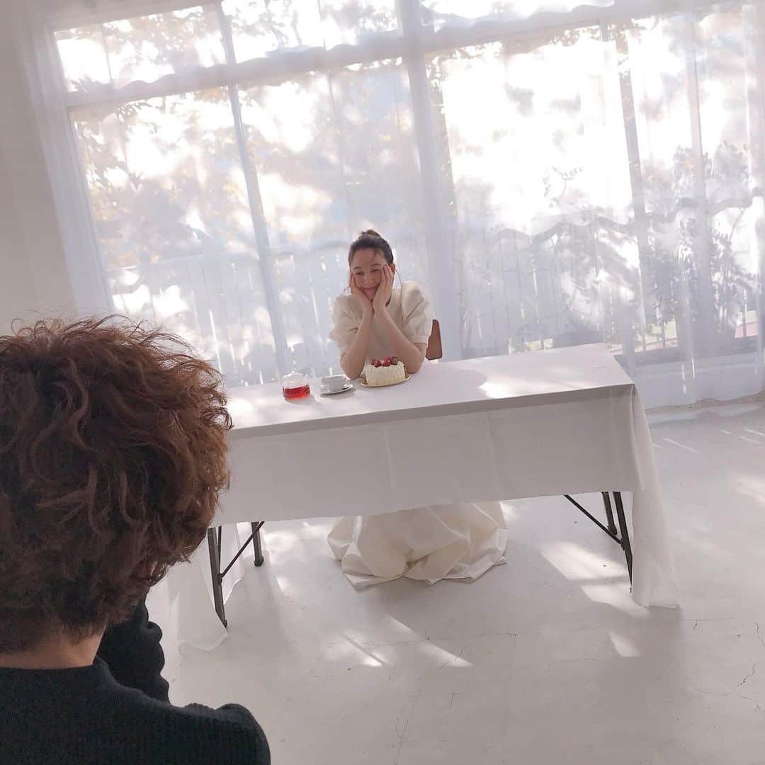 トリンドル玲奈さんのインスタグラム写真 - (トリンドル玲奈Instagram)「MERY mag #35  「いい香りの魔法。」 配信されてます♪  久しぶりのスタッフさんにたくさん会えた日でした♡  すっごく嬉しかったし、緊張もしましたー! 次会える日を楽しみに、しっかりと成長しなくちゃとも思いました。  ぜひ見てね☺️」2月25日 16時29分 - toritori0123