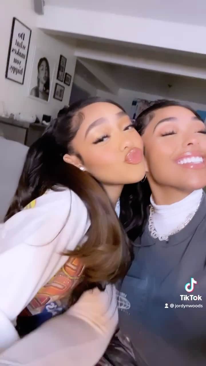 ジョーディン・ウッズのインスタグラム：「😳 @jodiewoods」