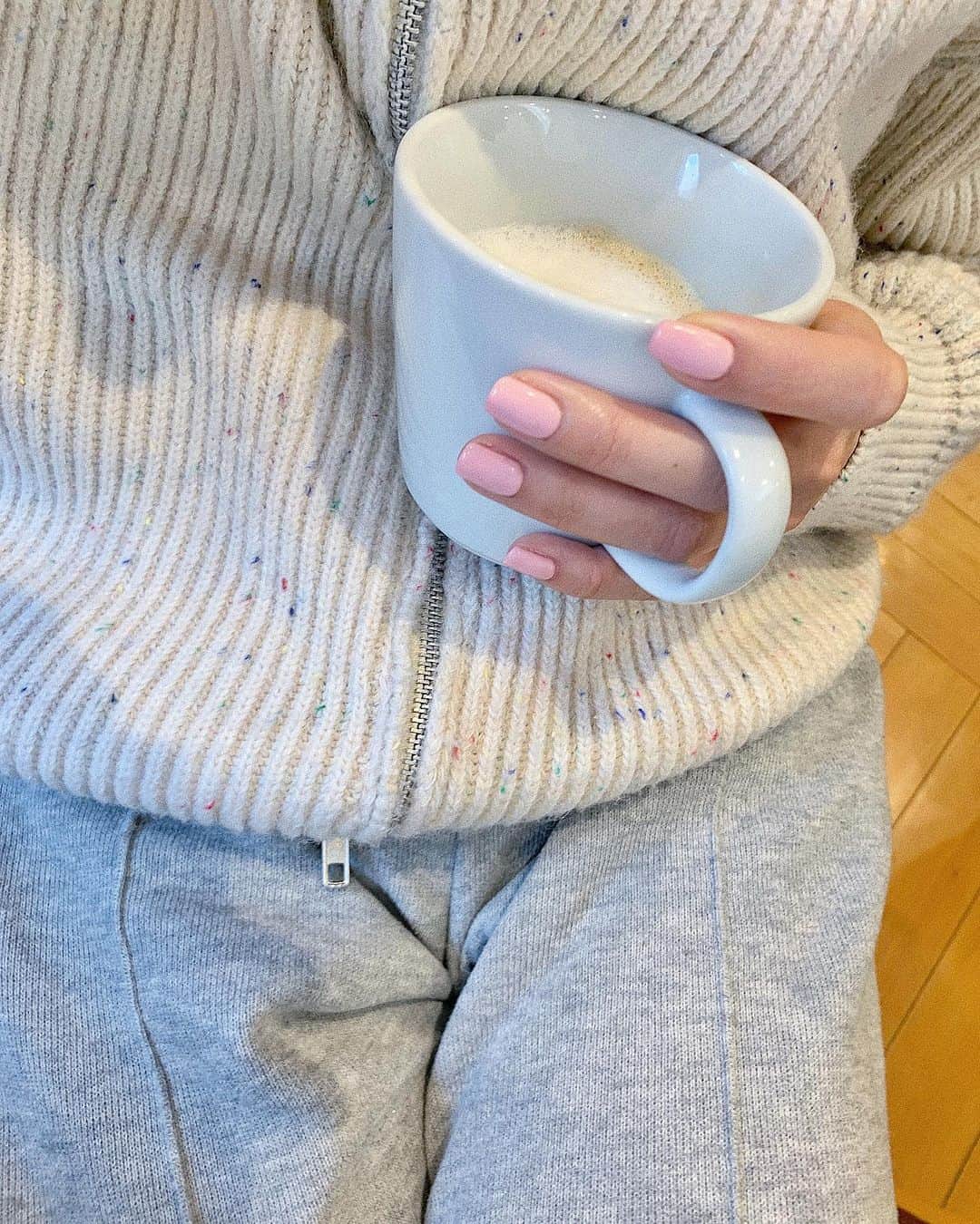 中谷愛のインスタグラム：「bebe pink💕 #newnail」