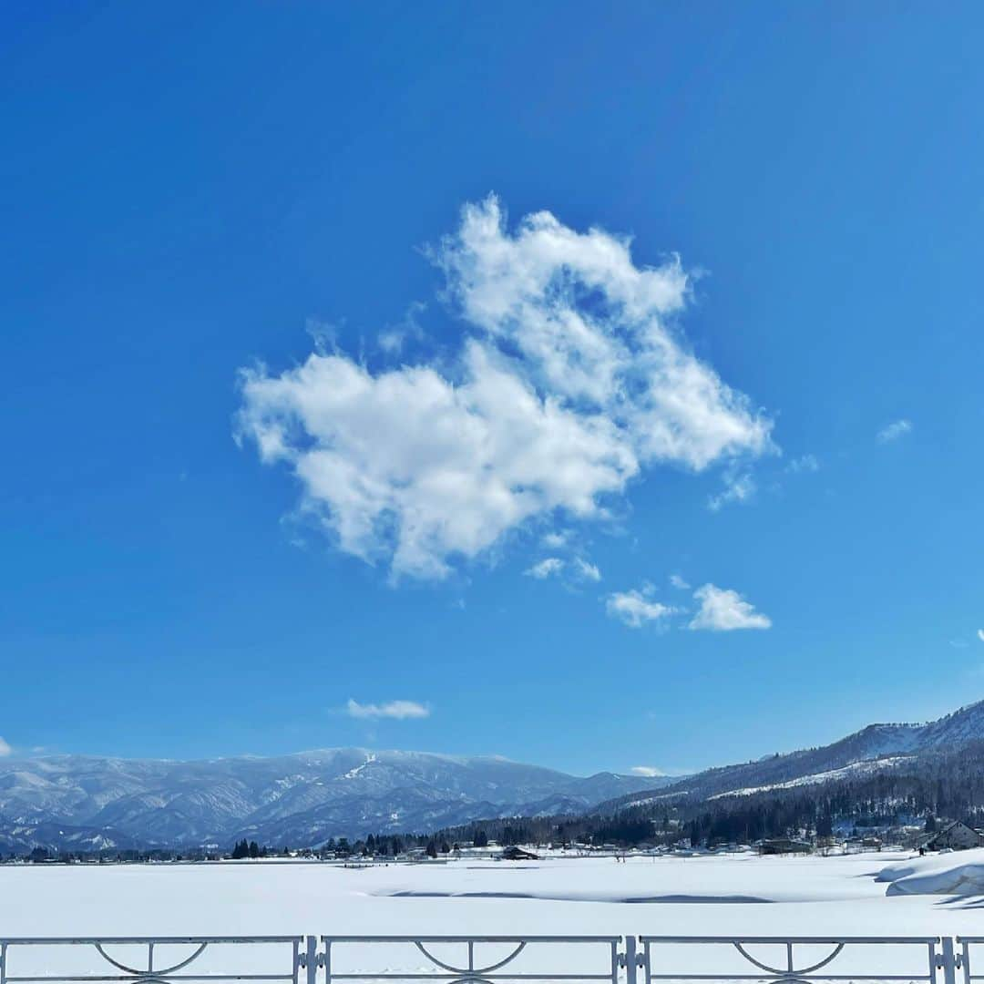 mizutamaさんのインスタグラム写真 - (mizutamaInstagram)「晴れたり猛吹雪になったりの繰り返しだけども﻿ 着々と春が近づいてきている感はある！﻿ 気がする…よね☺️﻿ ﻿ ﻿ 今日は朝から青空でした〜﻿ ﻿ ﻿ #米沢」2月25日 16時39分 - mizutamahanco