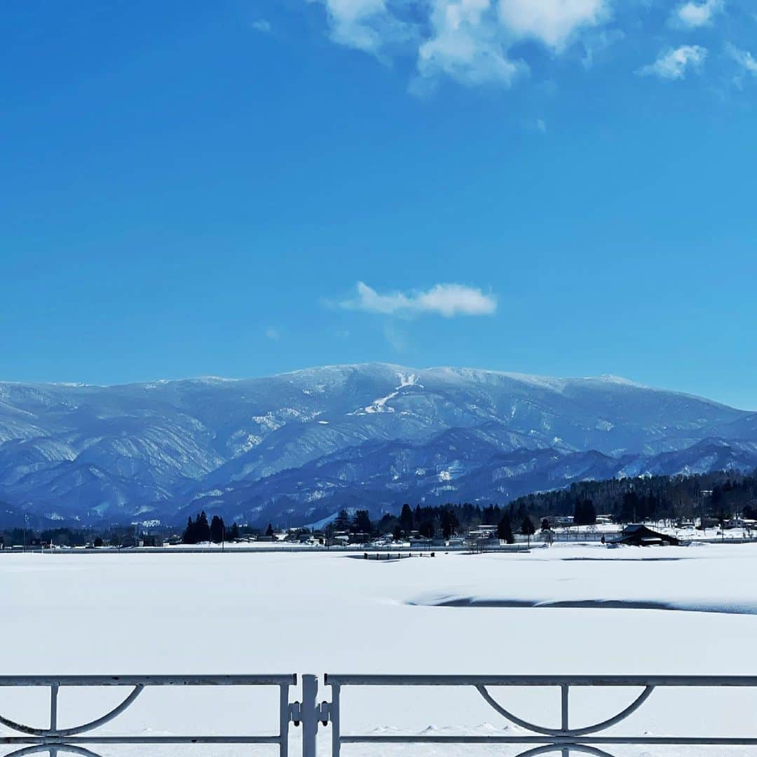 mizutamaさんのインスタグラム写真 - (mizutamaInstagram)「晴れたり猛吹雪になったりの繰り返しだけども﻿ 着々と春が近づいてきている感はある！﻿ 気がする…よね☺️﻿ ﻿ ﻿ 今日は朝から青空でした〜﻿ ﻿ ﻿ #米沢」2月25日 16時39分 - mizutamahanco