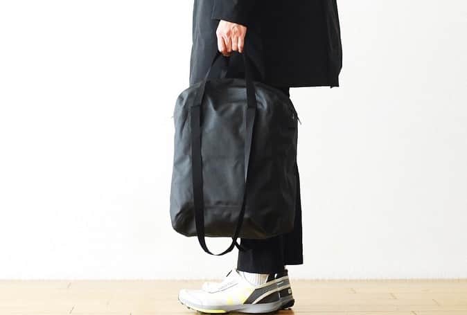 wonder_mountain_irieさんのインスタグラム写真 - (wonder_mountain_irieInstagram)「_ ARC'TERYX VEILANCE / アークテリクス ヴェイランス "Seque Tote -BLACK-" ¥35,200- _ 〈online store / @digital_mountain〉 https://www.digital-mountain.net/shopdetail/000000005745/ _ 【オンラインストア#DigitalMountain へのご注文】 *24時間受付  * 1万円以上ご購入で送料無料 tel：084-973-8204 _ We can send your order overseas. Accepted payment method is by PayPal or credit card only. (AMEX is not accepted)  Ordering procedure details can be found here. >>http://www.digital-mountain.net/html/page56.html  _ #ARCTERYXVEILANCE #ARCTERYX #VEILANCE #アークテリクスヴェイランス #アークテリクス #ヴェイランス _ 本店：#WonderMountain  blog>> http://wm.digital-mountain.info _ 〒720-0044  広島県福山市笠岡町4-18  JR 「#福山駅」より徒歩10分 #ワンダーマウンテン #japan #hiroshima #福山 #福山市 #尾道 #倉敷 #鞆の浦 近く _ 系列店：@hacbywondermountain _」2月25日 16時50分 - wonder_mountain_