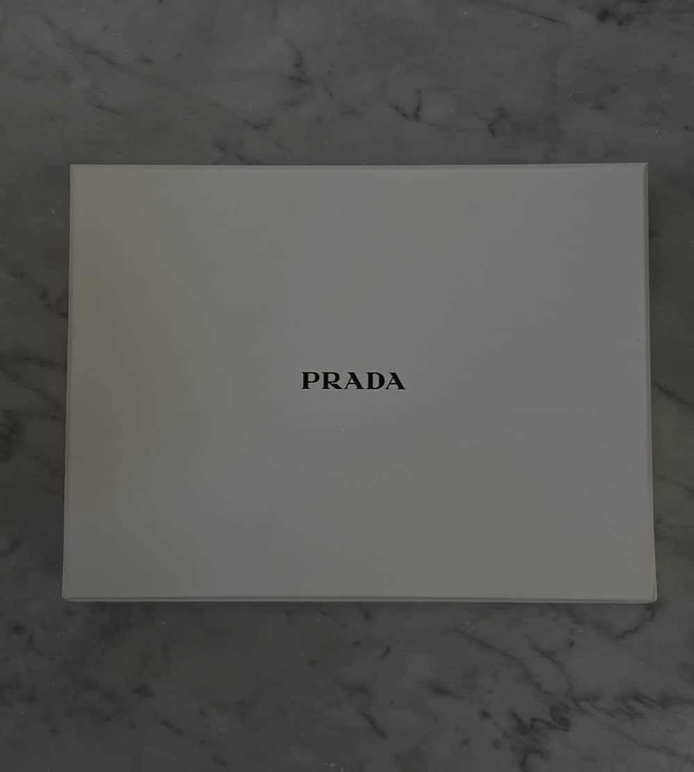 Mathilde Goehlerのインスタグラム：「Prada day 🤍 FW21 in 5 hours 🤍」