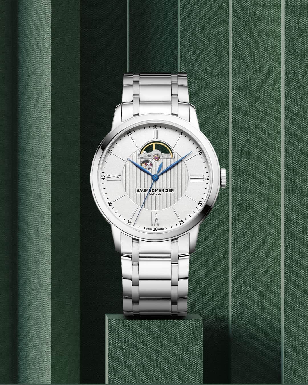 ボーンメルシーのインスタグラム：「Blued steel hands working in harmony to bring Classima in motion!  -- Classima 10525 42mm, Automatic, 38 Hours Power reserve, Blue steeled hands  -- #BaumeEtMercier #Classima #SwissMade #LuxuryWatch #TimePiece #WatchCollector #WatchesOfInstagram #Instawatch」