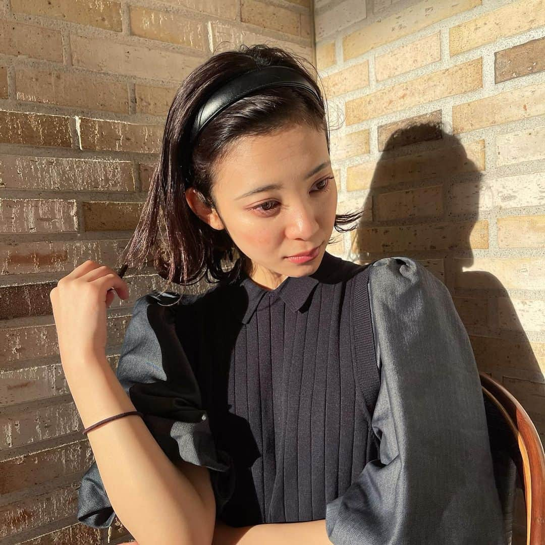 谷岡美沙紀さんのインスタグラム写真 - (谷岡美沙紀Instagram)「﻿ カチューシャしてるおんなのこ﻿ かわいいなっておもって💨﻿ ﻿ ﻿ ﻿ ﻿ ﻿ ﻿ ﻿ ﻿ ﻿ ﻿ ﻿ ﻿ #ボブヘアー#カチューシャアレンジ #カラーメイク #コーデ#ヘアアレンジ#ootd﻿ #ショートヘア#ブラックコーデ #ナチュラルメイク#メイク#裸眼メイク#ビジョビ#ヘアアレンジ動画#作品撮り#黒髪ボブ#かきあげ前髪 #l4l #makeup#portrait#port#make#hair#model#giri #ootn #selfie #좋아요반사#팔로우미#맞팔#셀스타그램」2月25日 17時00分 - misakitanioka_official