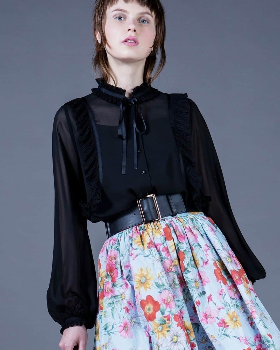 Double Standard Clothingのインスタグラム：「. NEW ARRIVAL . [TOPS] Sov. / ポリエステルシフォンブラウス price. ￥20,000(+tax) color. ピンクべージュ/ブラック size. 36/38 . [GOODS] DSC / 牛革太ゴムベルト price. ￥8,000(+tax) color. ブラック size. F ------------------------------------------- #doublestandardclothing #tokyo #DSC #nightstore #fashion #ootd #2021spring」