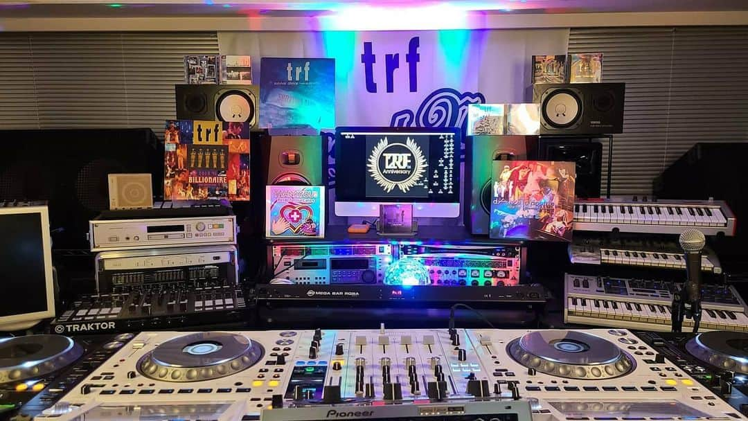 DJ KOOさんのインスタグラム写真 - (DJ KOOInstagram)「2月25日 TRF 28周年！！ 19才でDJをはじめ 30才を過ぎて小室さんと出会いTRFが誕生！！50才を過ぎてバラエティーでPON PON PON！！ 人生何があるかわかりませんが！！ 目の前のことに全力で取り組み、人に喜んで頂けること！！感謝を持って自分をアップデート！！ これからもよろしくお願いします！   #小室哲哉 #TRF #DJKOO」2月25日 17時02分 - dj_koo1019