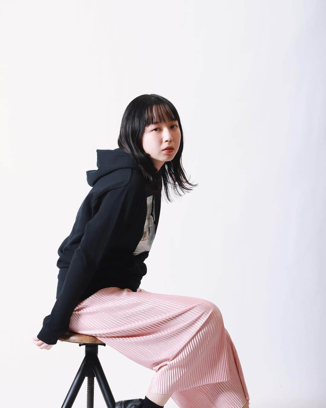 勝田里奈さんのインスタグラム写真 - (勝田里奈Instagram)「【kitson me × Rina Katsuta予約販売スタート】﻿ 本日2/25(木)17:00〜3/25(木)23:59までの予約販売となります！﻿ ﻿ 今回はなんと、パーカーとTシャツの2アイテムコラボさせていただきました👏🏻﻿ ﻿ メキシコで撮影したフィルム写真をフロント面にプリントしたデザインとなっています🎞﻿ ﻿ カラーとサイズ展開↓﻿ パーカー:Black/White/Navy/Wine/Gray﻿ Tシャツ:Black/White/Navy/Natural/Sumi﻿ サイズ:S〜XXL(2アイテム共に)﻿ ﻿ 細かなサイズ感などの寸法は、サイトにて記載されていますのでぜひ参考にしてください💻”﻿ ﻿ 完全受注生産のため、この期間のみの販売となります！﻿ ﻿ 皆様、よろしくお願いします🗣﻿ ﻿ @kitson_me ﻿ #kitson #kitsonme」2月25日 17時03分 - rinakatsuta