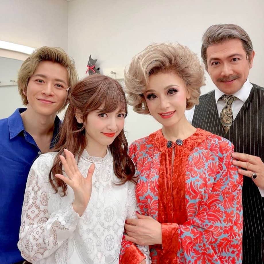 のインスタグラム：「「ローズのジレンマ」東京公演ぶじに千穐楽を迎えました！ すぐに地方公演がありますが、ひとまず。 シアタークリエでご観劇いただいたお客様、どうもありがとうございました！ #ローズのジレンマ」