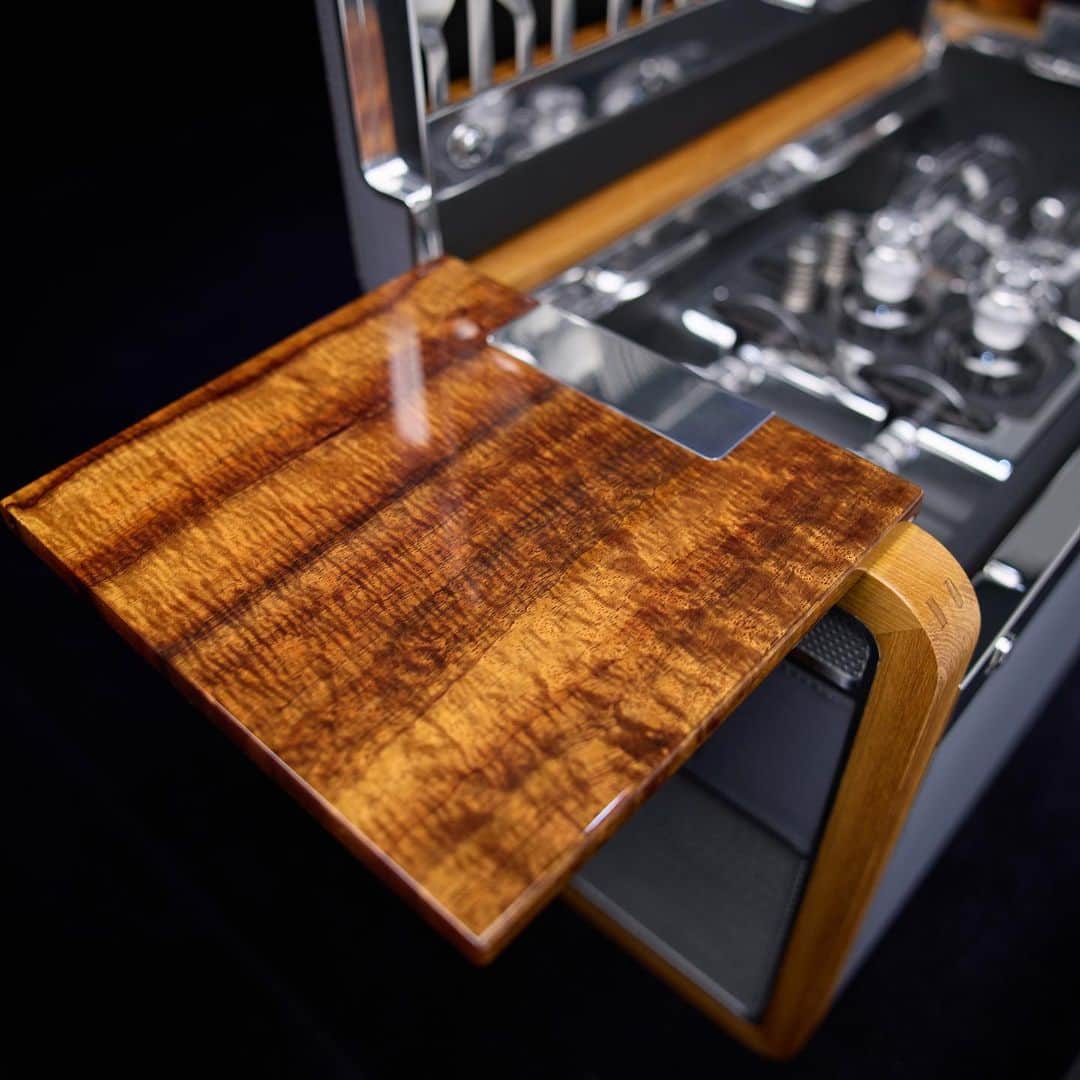 HYPEBEASTさんのインスタグラム写真 - (HYPEBEASTInstagram)「@hypebeastcarclub: @rollsroycecars has unveiled a bespoke Koa Wood Phantom Extended. Custom-built for Jack Boyd Smith Jr., the design was inspired by a Koa wood rocking chair that’s been in the family for generations. Its exterior comes dressed in a Packard Blue shade to match Smith Jr.’s 1934 Packard Twelve Coupe, matched with a contrasting Dove Grey leather interior. The owner’s initials can be found on the door, while a handcrafted starlight headline carrying 1,420 fiber optic lights arranged to re-create Cleveland, Ohio’s starry night sky finishes off the bespoke experience. ⁠⁠ Photo: Rolls-Royce」2月25日 17時16分 - hypebeast