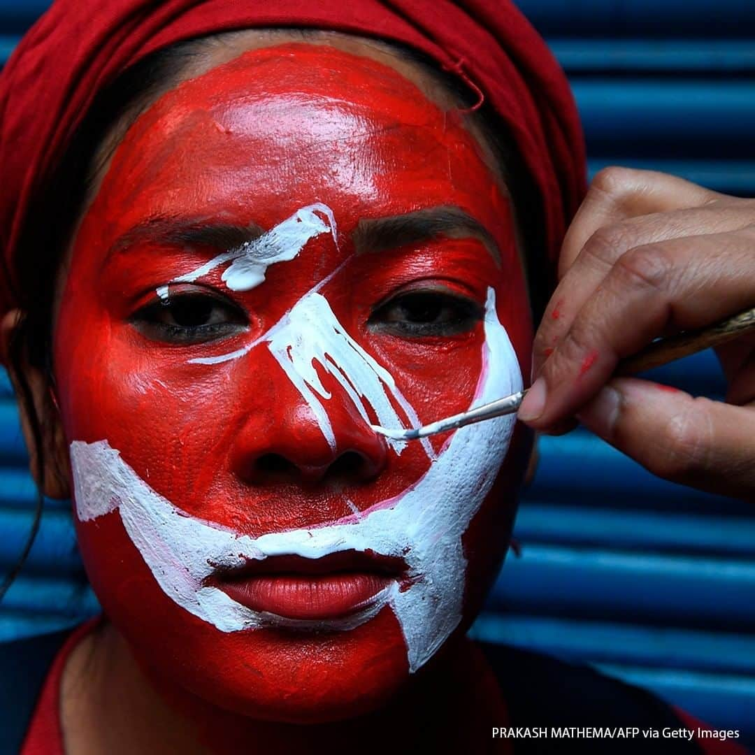 ABC Newsさんのインスタグラム写真 - (ABC NewsInstagram)「A supporter of a faction of the ruling Nepal Communist Party (NCP) gets her face painted before taking part in a "victory" rally after a Supreme Court ruling to overturn the prime minister's decision to dissolve parliament, in Kathmandu. #nepal」2月25日 17時17分 - abcnews