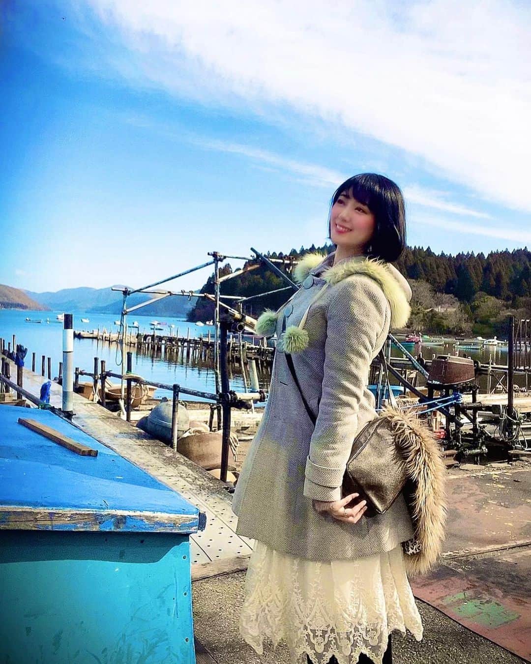いけながあいみのインスタグラム：「芦ノ湖をドローンで空撮♪  湖と森、いい感じの画が撮れました✨  *  I used my drone to record the view of Ashinoko Lake😄✨」