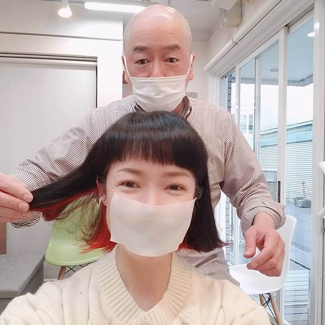 のインスタグラム：「Ikko先生の先輩、美甘さんで～す。 30年弱お世話になってます。  今回は、こんな感じにしてみました  #美容院 #表参道 #ルーチェ #美甘さん #インナーカラー」