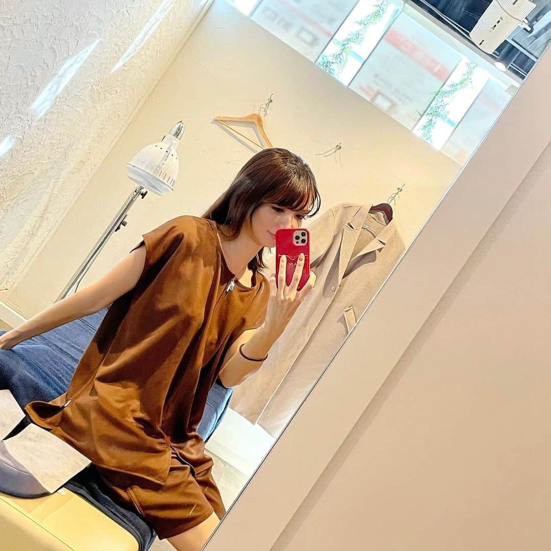 のインスタグラム：「美容メンテナンスday🙌  下北沢の @befine_group さんで全身鍼灸＋EMSとラジオ波やってもらいました。 日々の疲れを癒しつつインナーマッスルを鍛えてもらったよ👍  心地良すぎて眠ってしまった😴 鍼とっても気持ち良いし、寝てるだけで筋トレもできて最高なやつです！  足が歪みがなく良いと褒められた♬ 身体がとっても軽くなって嬉しい😆  #ビファイングループ #世田谷鍼灸 #下北沢鍼灸 #鍼灸 #下北沢美容鍼 #pr」