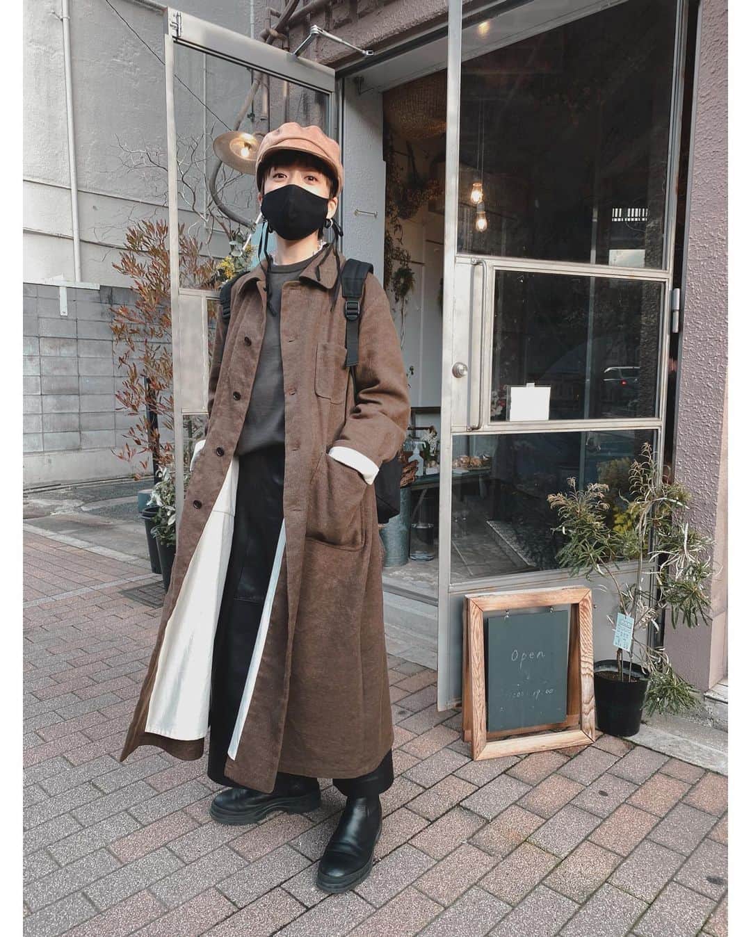 高山都さんのインスタグラム写真 - (高山都Instagram)「久々の関西でのお仕事は、撮影に打ち合わせとギュッと濃密な日々でしたが楽しかったー。 そんな今日の #都ふく knit @aton_tokyo  blouse @mede19f_official × miyako takayama skirt @bacca_jp  casquette @kijimatakayuki  bag @commedesgarcons  coat #yaeca  mask @oblekt_jp × miyako takayama photo by @nobukikawaharazaki 📸」2月25日 17時35分 - miyare38