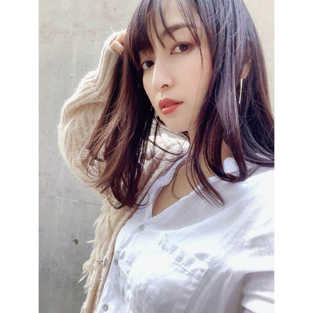 上野なつひさんのインスタグラム写真 - (上野なつひInstagram)「韓国女優さんみたいなメイクチャレンジしたいけど普段のメイクと何が違うのか…分からないw  誰か教えてください😂✨ #メイクで女子は変わるのね❣️」2月25日 17時45分 - natsuhi