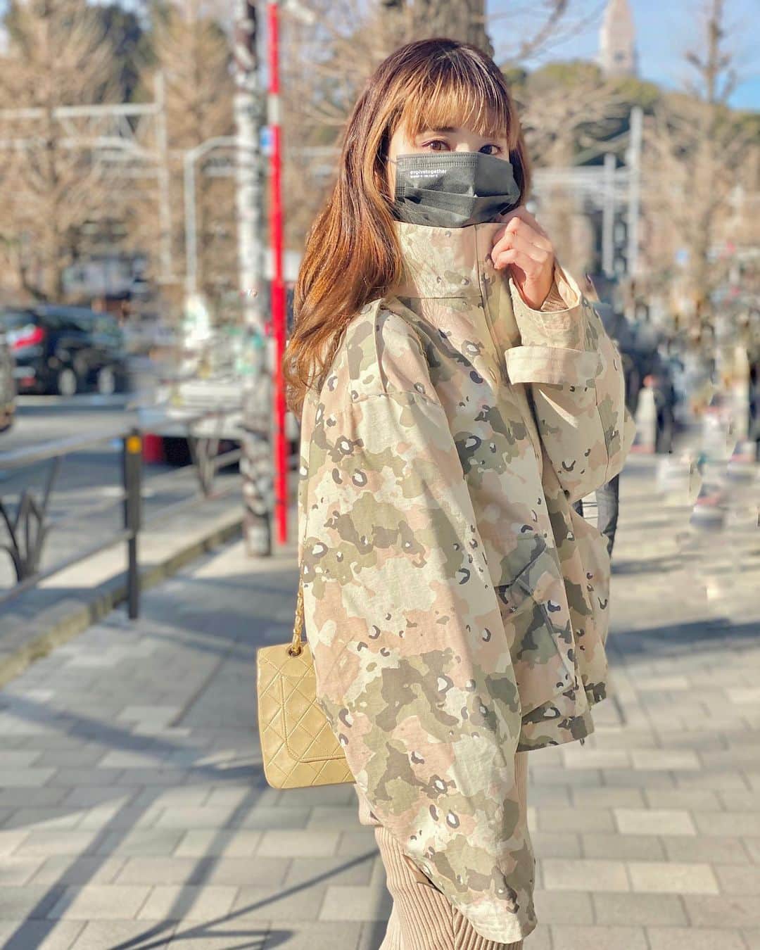 一木美里さんのインスタグラム写真 - (一木美里Instagram)「🌞🌞🌞 jacket #kith#キース pants #coel#コエル bag #chanel#シャネル mask #evolvetogether  #outfit#fashion#tokyo#mask#tokyogrey#マスクコーデ」2月25日 17時39分 - misato_ichiki