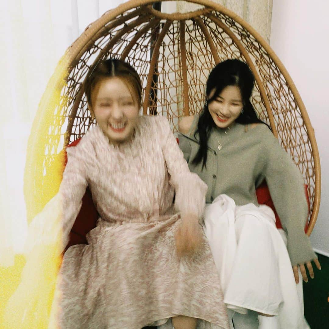 ユン･ボミさんのインスタグラム写真 - (ユン･ボミInstagram)「초봄초봄🤍」2月25日 17時40分 - __yoonbomi__