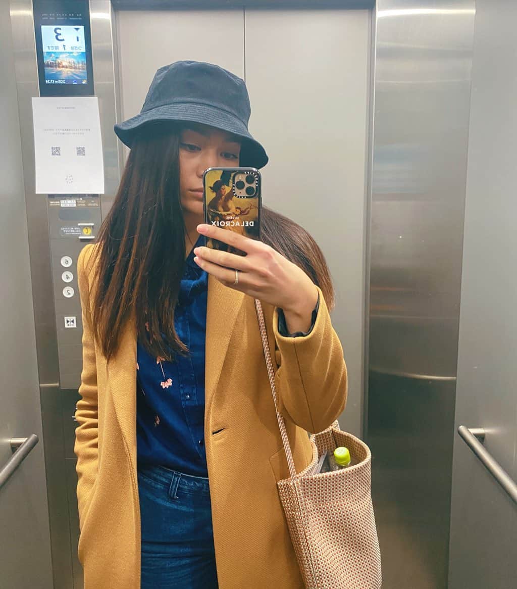 吉川プリアンカのインスタグラム：「Adding art to my life, new iPhone case for a mood change 🖤   ルーブルコレクションの中でも 自由好きの私が惹かれたのは 「7月28日-民衆を導く自由の女神」  Which ones you fav? Go check them out at  @CASETiFY_jp   #LOUVREXCASETiFY #CASETiFY #caseiphone #fashion #style #art #アート #美術館 #自由の女神」