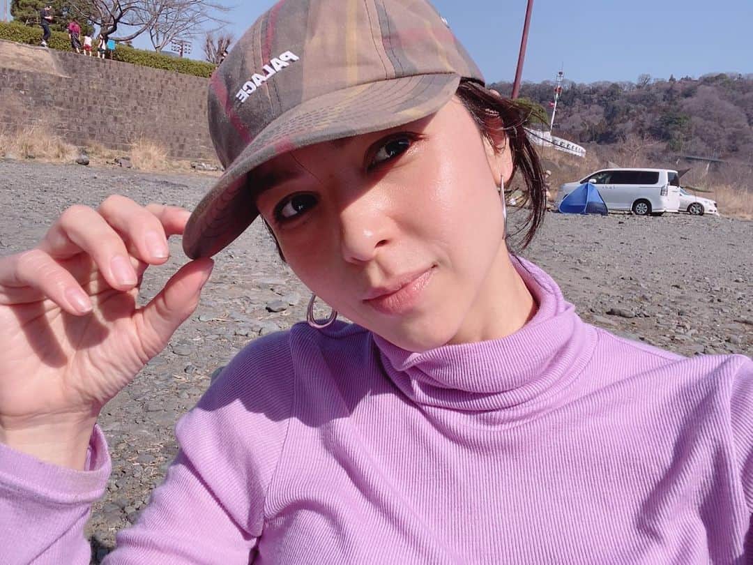 鈴木サチのインスタグラム：「. 先日はキャンプじゃなくてBBQ✨ . . アウトドアは用意が大変だけどとにかく楽しい😊✨ . . パパが火を起こしてる間にお肉に味付けしたり、お野菜を切ったりと、ちょっとずつ段取りよく出来るようになって来て、楽しむ余裕もできて来た🥰☺️ . また近々お泊まりキャンプ行ってこよー👍 . . . #ママ #ママモデル #モデル #3児ママ #アウトドア #キャンプ #BBQ #」