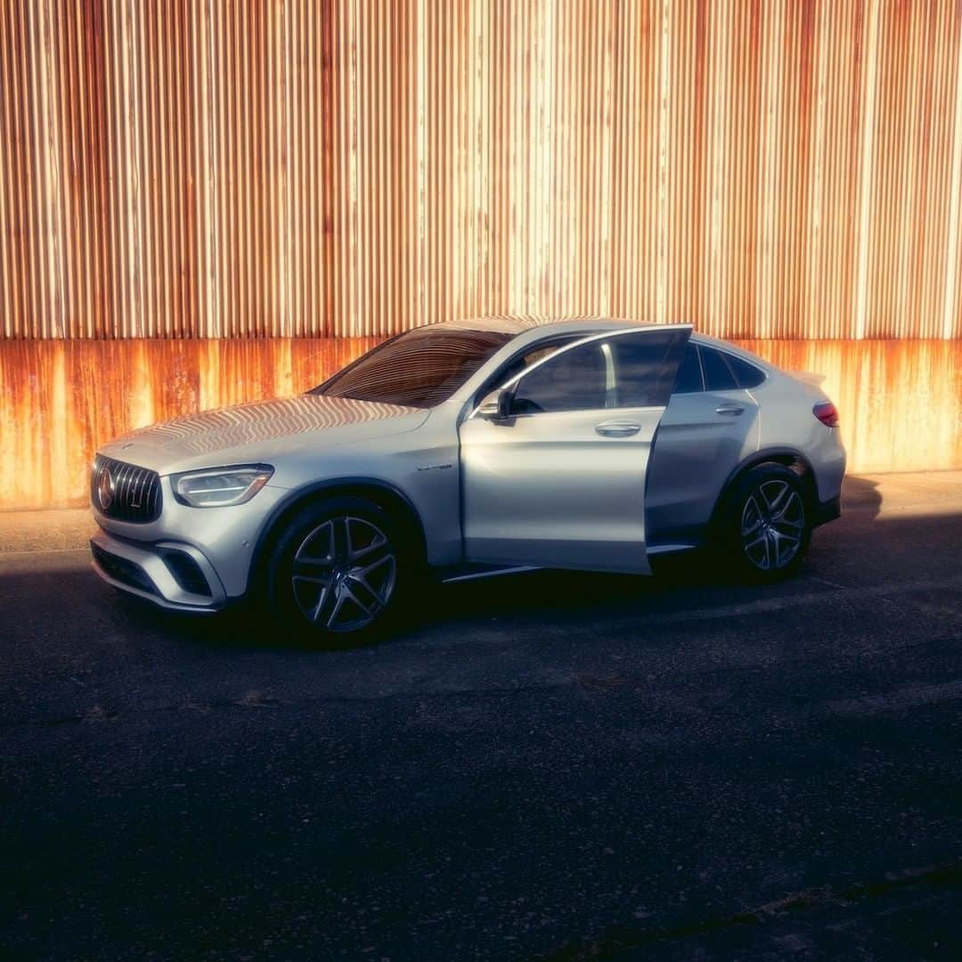 Mercedes AMGのインスタグラム：「[Kraftstoffverbrauch kombiniert: 12,3–12,1 l/100 km | CO₂-Emissionen kombiniert: 280–277 g/km | amg4.me/efficiency-statement | Mercedes-AMG GLC 63 S 4MATIC+ Coupé]  Our love for performance is reflected in its bold, dynamic elegance.   📷 #MBphotopass by @matthewjonesphoto for @mercedesbenzusa   #MercedesAMG #AMG #DrivingPerformance #GLC63」