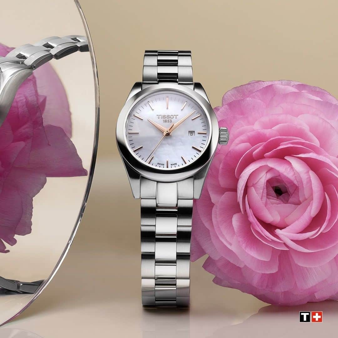 ティソさんのインスタグラム写真 - (ティソInstagram)「The subtle and thin curves of the T-My Lady that comes with interchangeable straps, will match any wrist perfectly and will be your ideal everyday companion.  #Tissot #ThisIsYourTime #TMyLady」2月25日 23時29分 - tissot_official