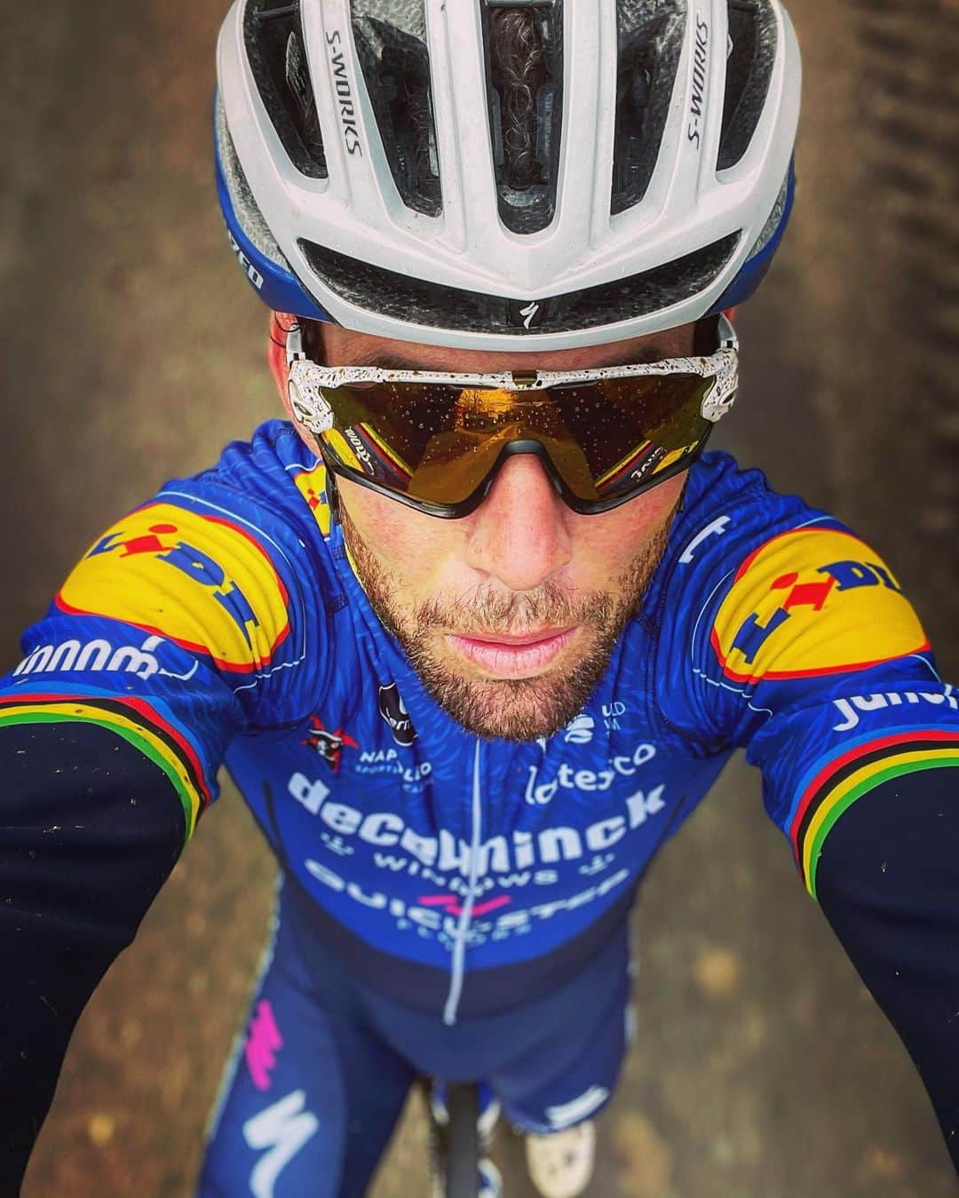 マーク・カヴェンディッシュさんのインスタグラム写真 - (マーク・カヴェンディッシュInstagram)「Tis the season for dirty lanes and wind...  #cycling #cyclist #procycling #training #dirt #wind #wolfpack #bike #bikelife」2月25日 23時30分 - markcavendish