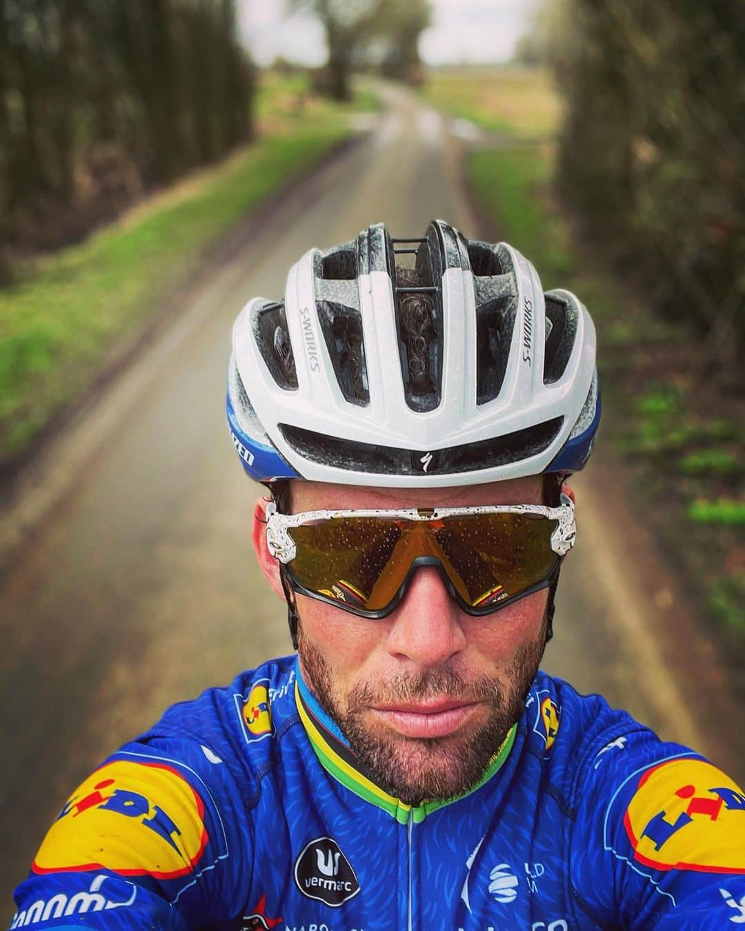 マーク・カヴェンディッシュさんのインスタグラム写真 - (マーク・カヴェンディッシュInstagram)「Tis the season for dirty lanes and wind...  #cycling #cyclist #procycling #training #dirt #wind #wolfpack #bike #bikelife」2月25日 23時30分 - markcavendish