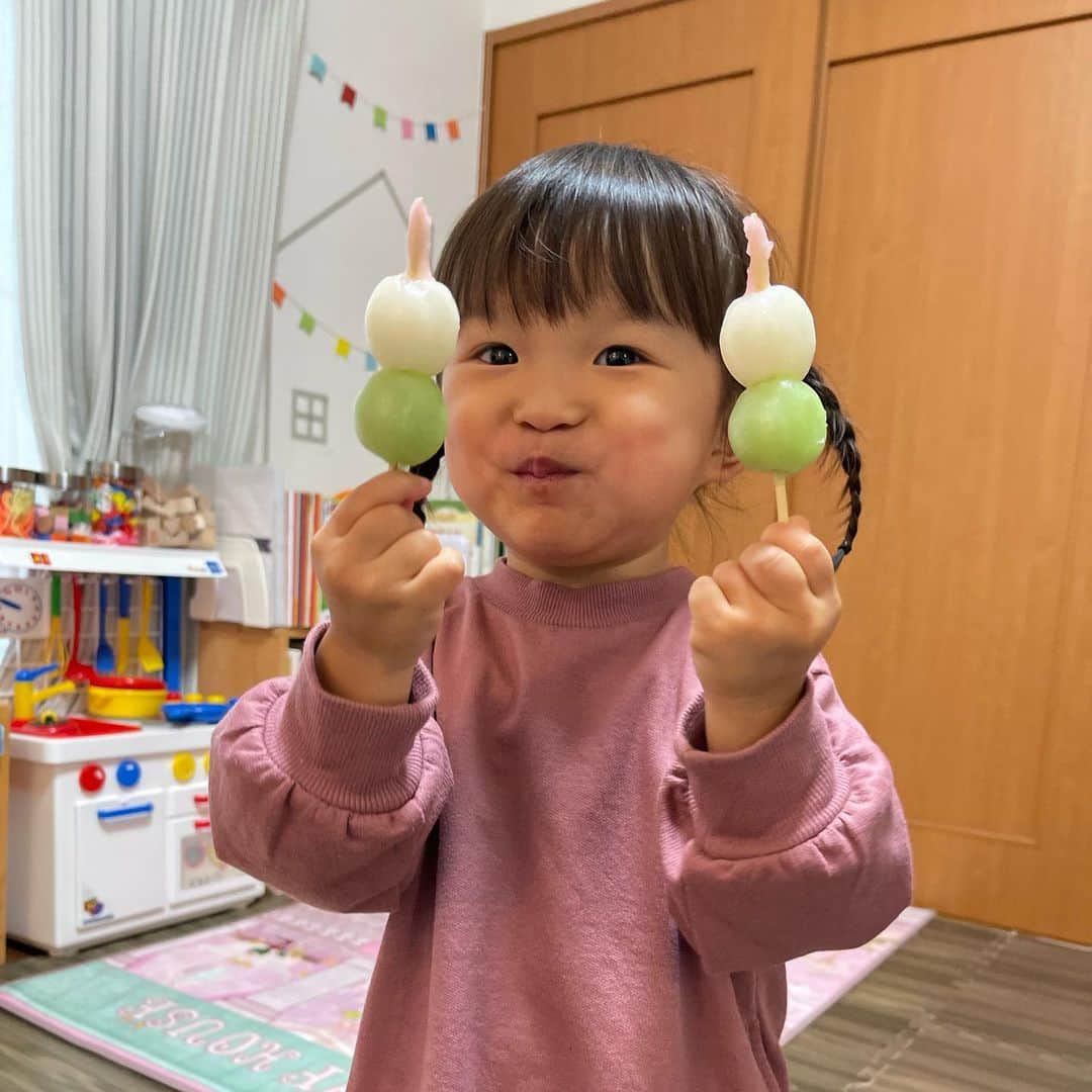 村方乃々佳さんのインスタグラム写真 - (村方乃々佳Instagram)「あれっ、ピンクだけ食べたね😂 Oh, Nonoka only ate pink. #村方乃々佳 #노노카 #nonokamurakata #ののちゃんねる」2月25日 23時35分 - nonochannel555