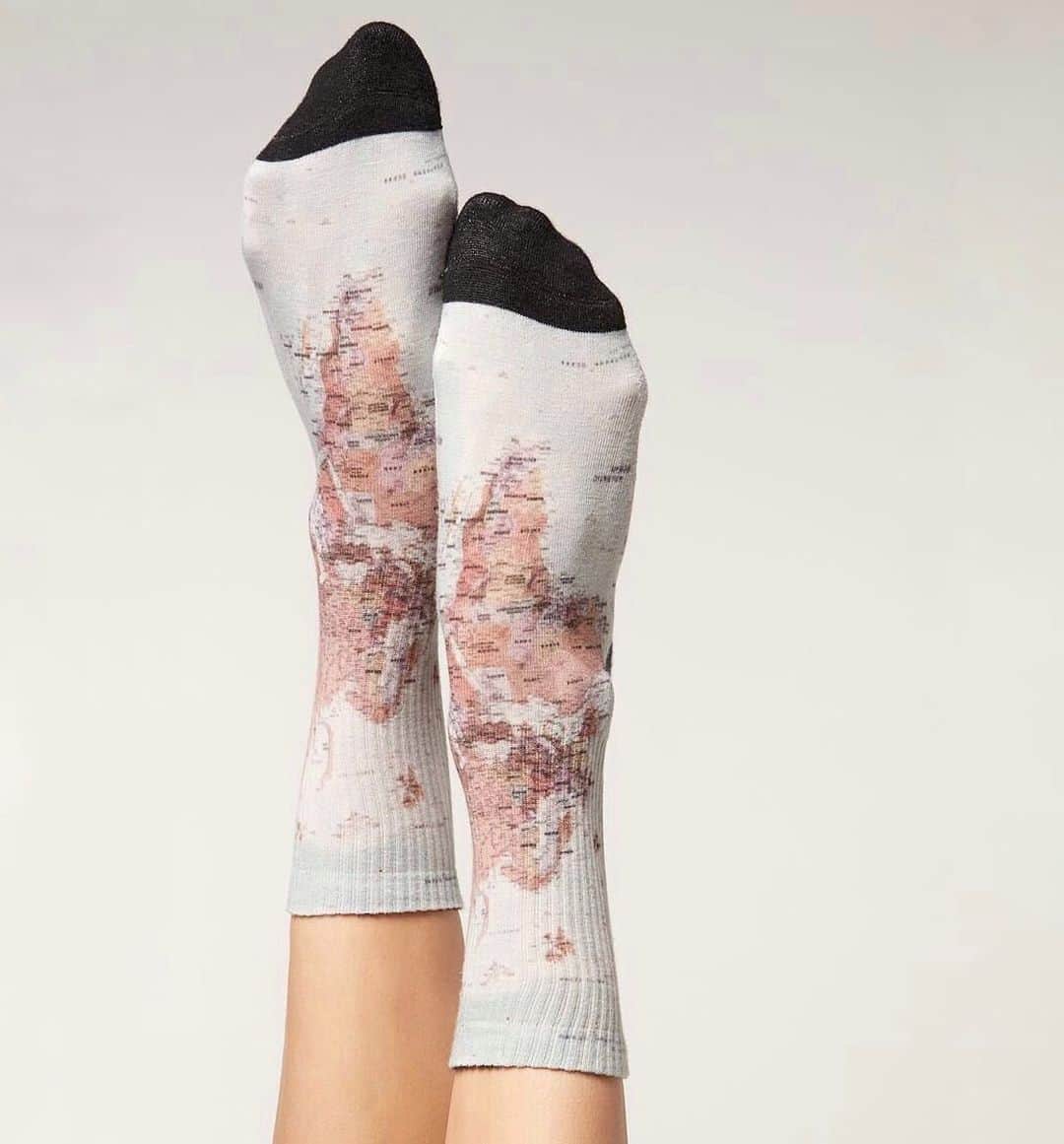 CALZEDONIAさんのインスタグラム写真 - (CALZEDONIAInstagram)「Never stop dreaming 🌏 [DC0404] #Calzedonia #italianlegwear #socks」2月25日 23時32分 - calzedonia
