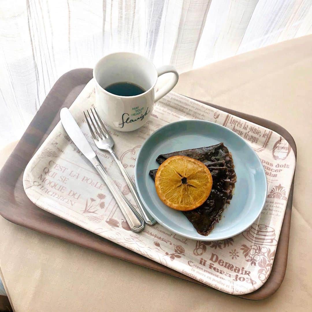 福岡聖菜さんのインスタグラム写真 - (福岡聖菜Instagram)「こんなに時間に甘いものが食べたくなったので写真で我慢🍊  この間作った ココアクレープシュゼット お家でフランベ🔥無事にできて嬉しかったなぁ。 クレープの端のパリパリを一生食べられそうな気がする…  薄めの前髪褒めて貰えることが多くて嬉しいこの頃の私です☺️  #お菓子作り #クレープシュゼット #おやつタイム #飯テロ  #ヘアアレンジ #前髪アレンジ」2月25日 23時33分 - seina___ff