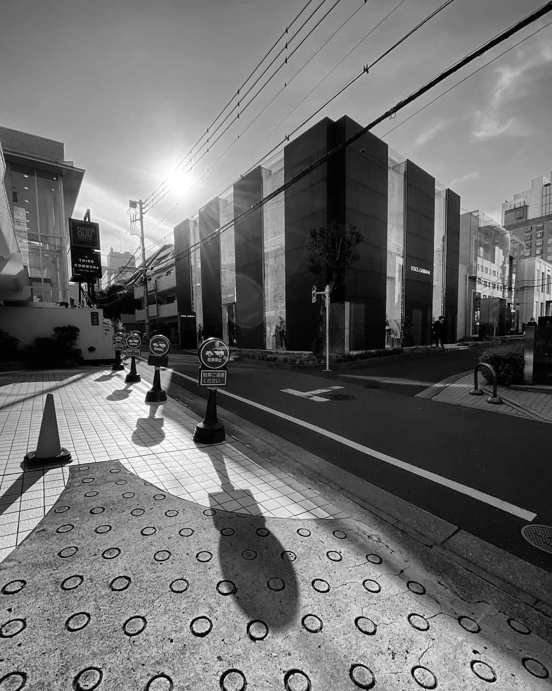 宍戸開さんのインスタグラム写真 - (宍戸開Instagram)「#monochrome #bw #bnw #streetphotography #storyofthestreet #streetoftokyo #streetcinematography #iphone11pro #photography #photographer #kaishishido #photooftheday #bnwp_2021」2月25日 18時04分 - kaishishido