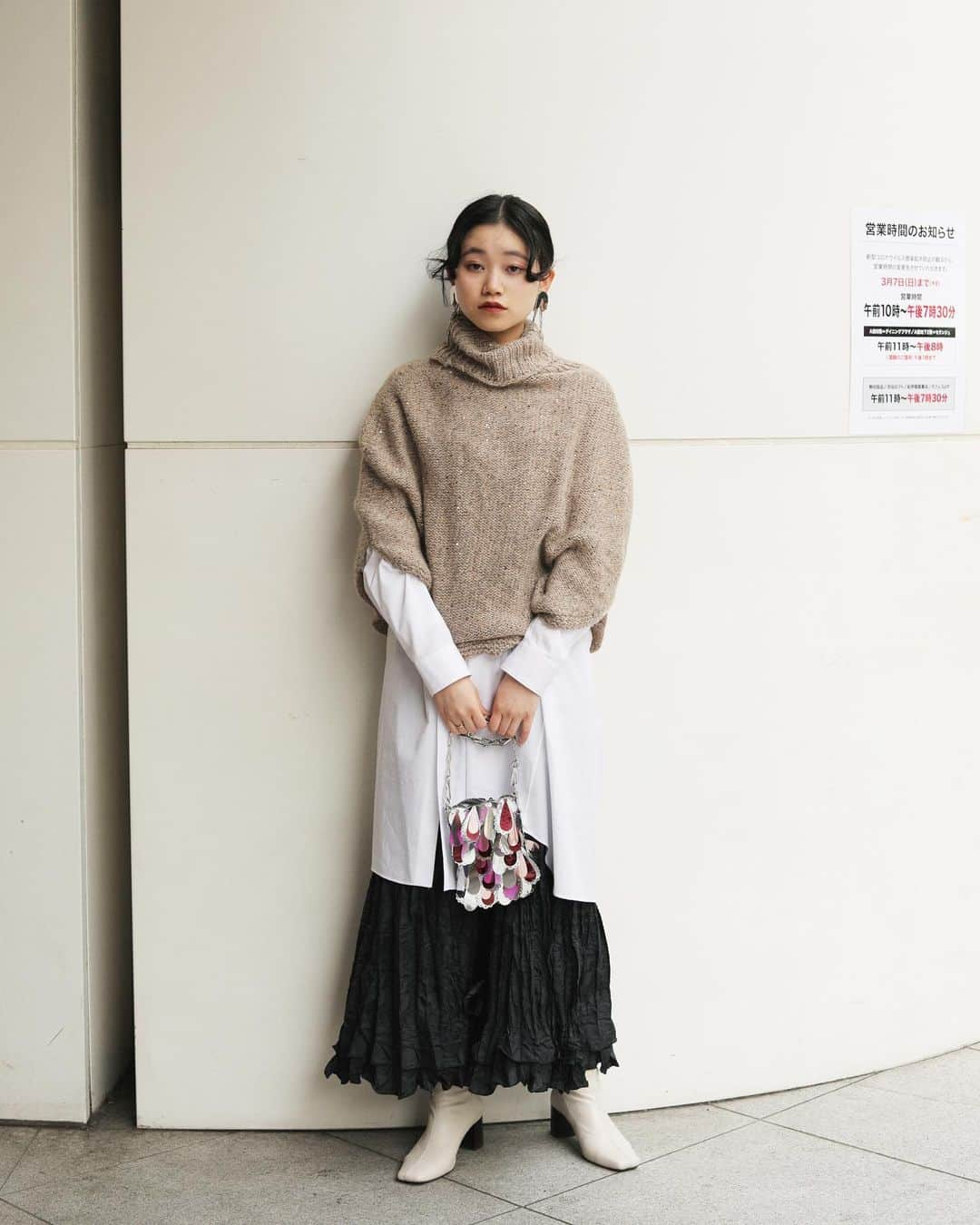 Droptokyoさんのインスタグラム写真 - (DroptokyoInstagram)「TOKYO STREET STYLE Name: @_urumina_  Occupation: Student  Knit: #simonetta Shirt: #COMMEdesGARÇONS Skirt: #Vintage Bag: #pacorabanne Earring: #FUMIETANAKA  #streetstyle#droptokyo#tokyo#japan#streetscene#streetfashion#streetwear#streetculture#fashion#ストリートファッション#コーディネート  Photography: @yuri_horie_」2月25日 18時05分 - drop_tokyo