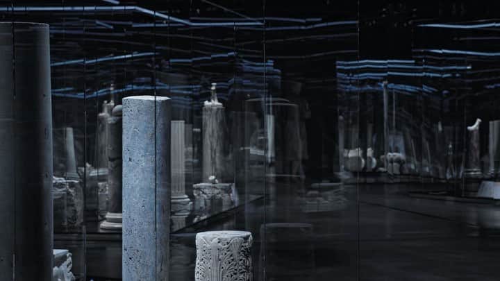 Fendiのインスタグラム：「The grand finale of the #FendiFW21 ready to wear show, set amongst Ancient Rome references and contemporary glass accents.  Artistic Director of Couture and Womenswear Collections: @MrKimJones Artistic Director of Accessories and Menswear Collections: @SilviaVenturiniFendi Jewellery Creative Director: @delfinadelettrez  Film Direction: @alexdebetak  Design and show production: @bureaubetak Film Production: @bureaufuture Filming: @walterfilms  Music: @michelgaubert  Antiques: @galerie.chenel    Styling: @themelanieward  Hair: @guidopalau Makeup: @peterphilipsmakeup Nails: @beautick_official Casting: @shelleydurkancasting   Special thanks to @therealswizzz」