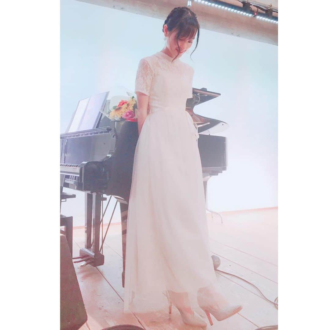 田﨑あさひさんのインスタグラム写真 - (田﨑あさひInstagram)「﻿ 昨年おこなった【Heart to Heart 2020 〜Covers〜】から 名古屋公演のライブ映像が2本、 YouTubeのアップフロントチャンネルにアップされました！ ﻿ 是非ご覧ください！💁‍♀️﻿ ﻿ 1👇﻿ youtu.be/_mtFondiIfM﻿ ﻿ 2👇﻿ youtu.be/RabyMIVFmBE﻿ ﻿ ﻿ ﻿  #ビタスイ  #HTH #名古屋 #名古屋市芸術創造センター #奥華子 #松田聖子 #小泉今日子 ﻿  #ピアノ #piano #ピアノ弾き語り #弾き語り #カバー #cover #バラード #YouTube」2月25日 18時15分 - asahitasaki