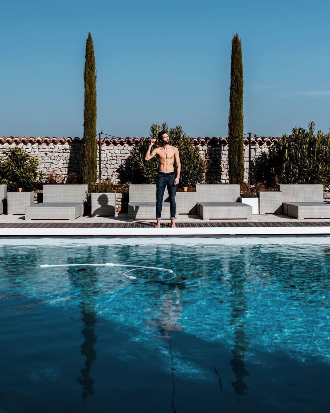 NICOLAS SIMOESのインスタグラム：「Sweet little escape ☀️✨」