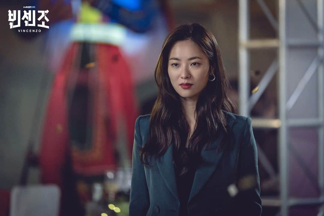 tvN DRAMA【韓国】さんのインスタグラム写真 - (tvN DRAMA【韓国】Instagram)「화제의 인싸파티 미공개컷(feat.잔든조) 금가프라자 사람들,,, 조며들어버린 거지🥂  매주 [토일] 밤 9시 tvN 첫방송  #빈센조 #tvN #토일드라마 #송중기 #전여빈 #옥택연 #유재명 #김여진 #곽동연 #조한철」2月25日 18時24分 - tvn_drama